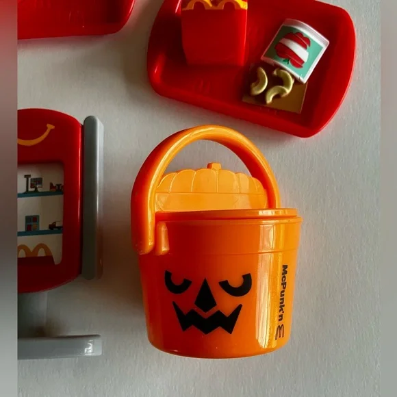 Lot of Lil McDonald's Miniatures Trays, Menu Sign, Pumpkin Bucket,Happy Meal Box - Picture 6 of 7